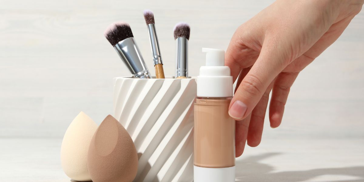 Qué brocha usar para aplicar la base de maquillaje