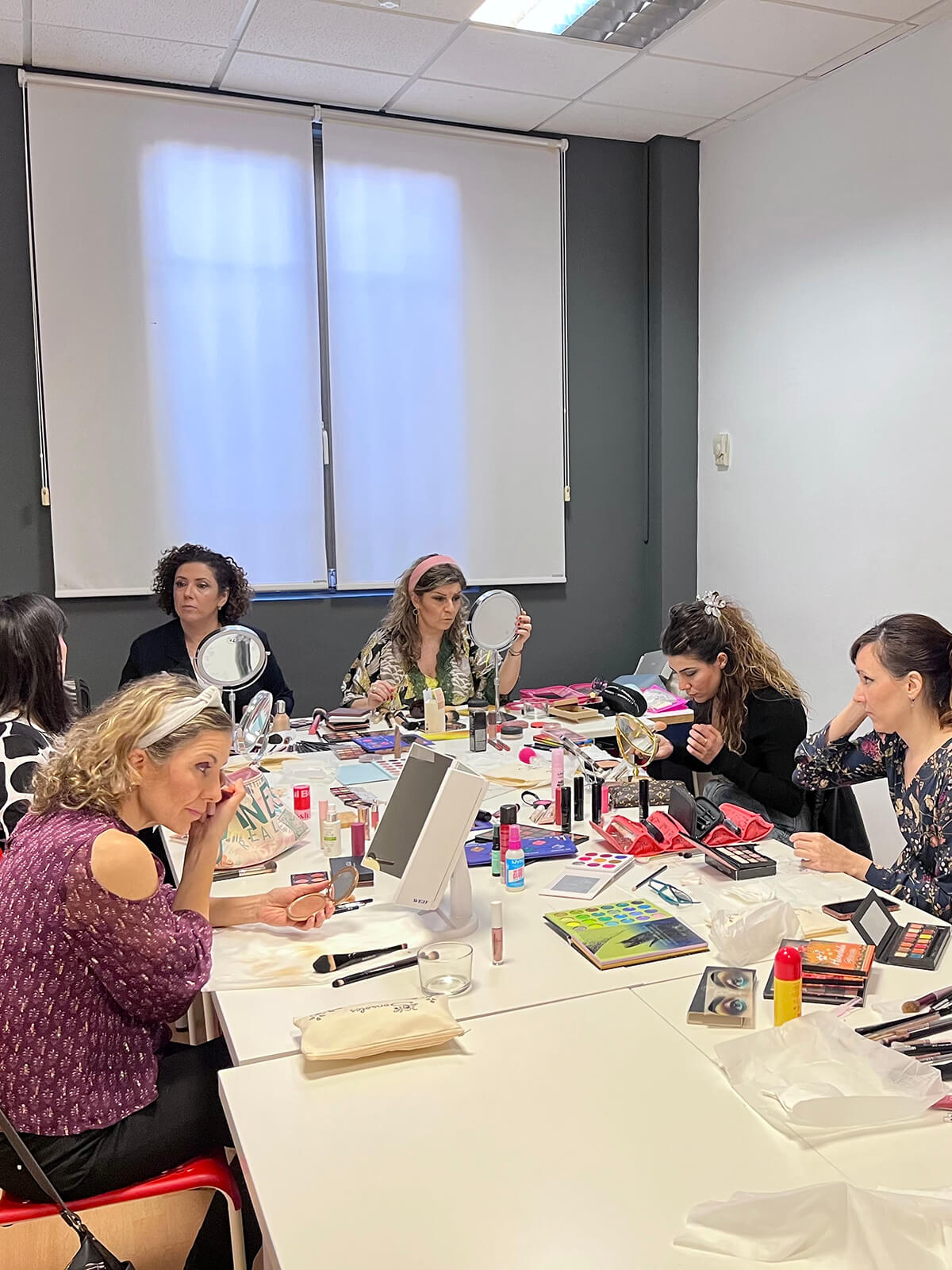 Beauty Party de maquillaje en Valladolid con grupo de amigas