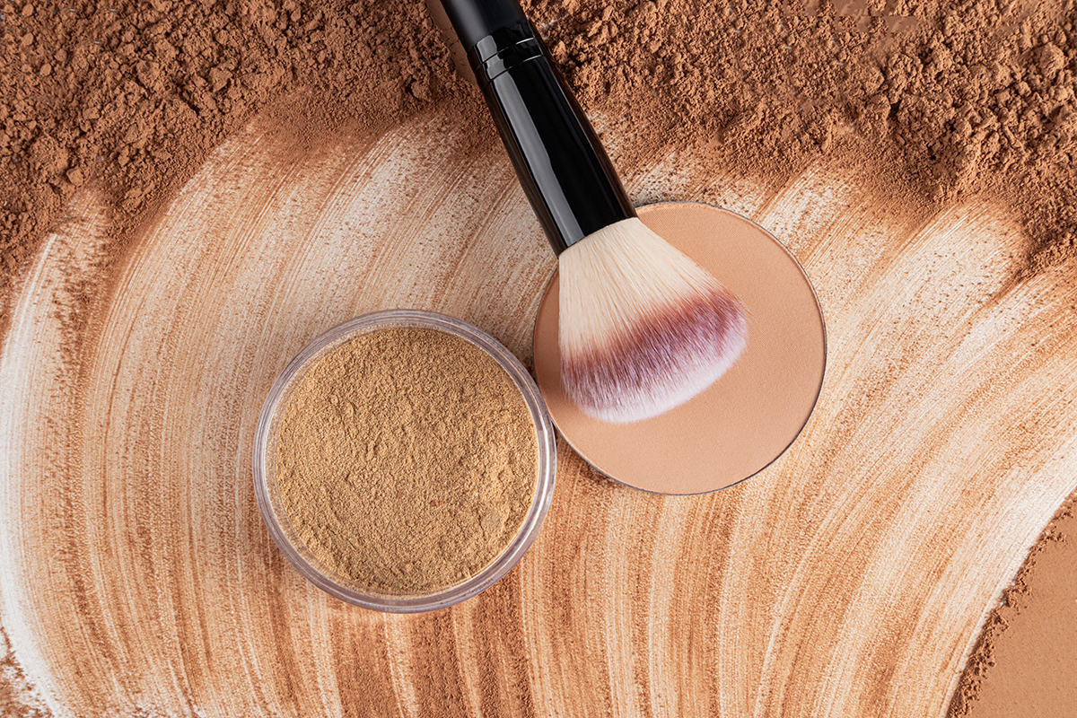 Polvos compactos vs sueltos: ¿cuál elegir y cómo aplicarlos?